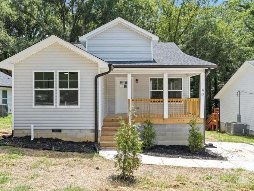 40 Magnolia Street, York, SC 29745.  MLS# CAR4291281, YatesRealty ID 2368. Front of House