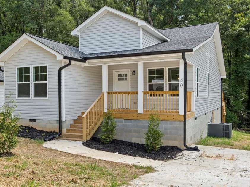 40 Magnolia Street, York, SC 29745.  MLS# CAR4291281, YatesRealty ID 2368. Front of House