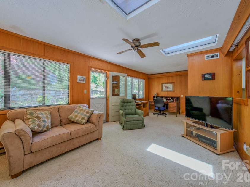 22 Tilson Trail, Asheville, NC 28805.  MLS# CAR4383997, YatesRealty ID 23680. 