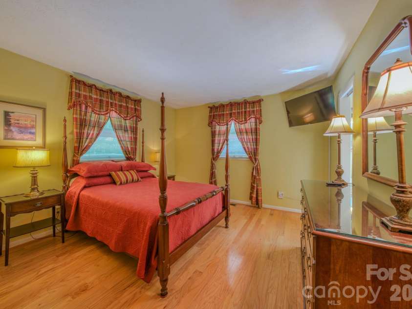 22 Tilson Trail, Asheville, NC 28805.  MLS# CAR4383997, YatesRealty ID 23680. 