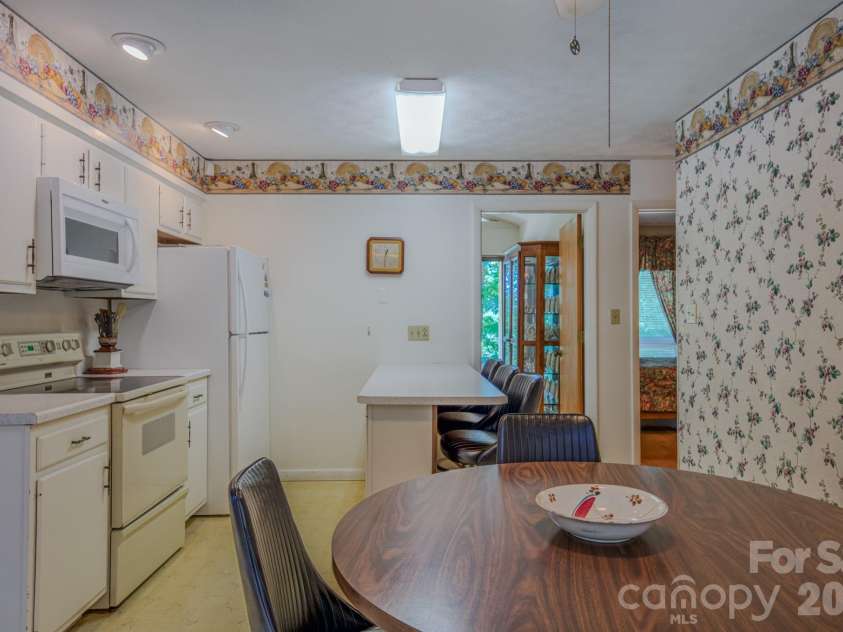 22 Tilson Trail, Asheville, NC 28805.  MLS# CAR4383997, YatesRealty ID 23680. 