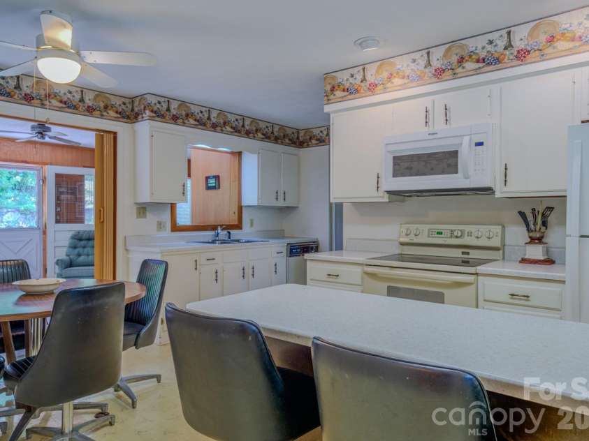 22 Tilson Trail, Asheville, NC 28805.  MLS# CAR4383997, YatesRealty ID 23680. 