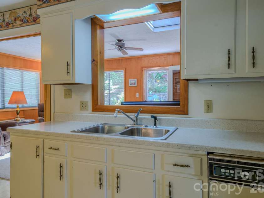 22 Tilson Trail, Asheville, NC 28805.  MLS# CAR4383997, YatesRealty ID 23680. 