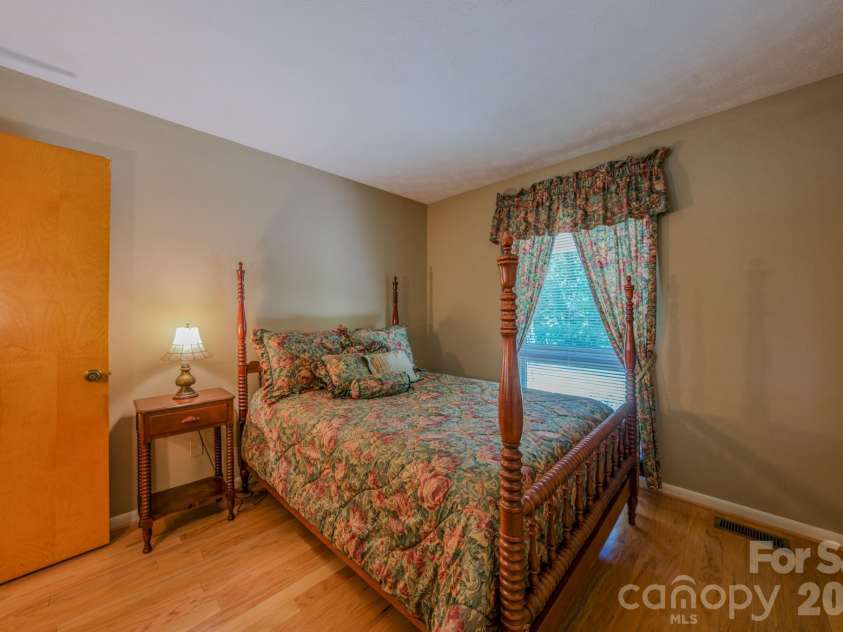 22 Tilson Trail, Asheville, NC 28805.  MLS# CAR4383997, YatesRealty ID 23680. 