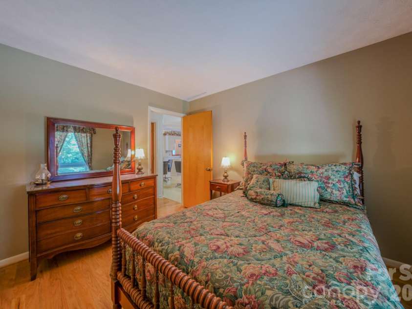22 Tilson Trail, Asheville, NC 28805.  MLS# CAR4383997, YatesRealty ID 23680. 