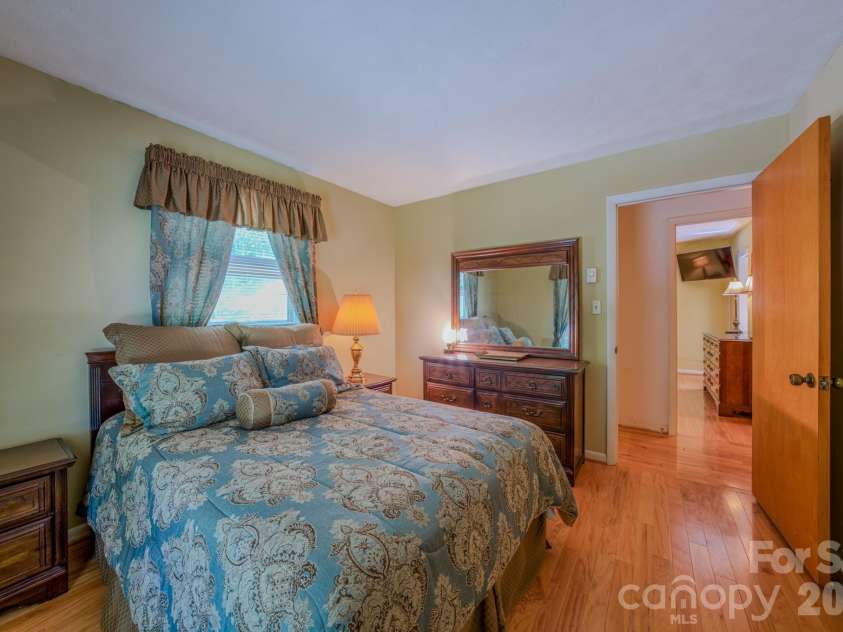 22 Tilson Trail, Asheville, NC 28805.  MLS# CAR4383997, YatesRealty ID 23680. 