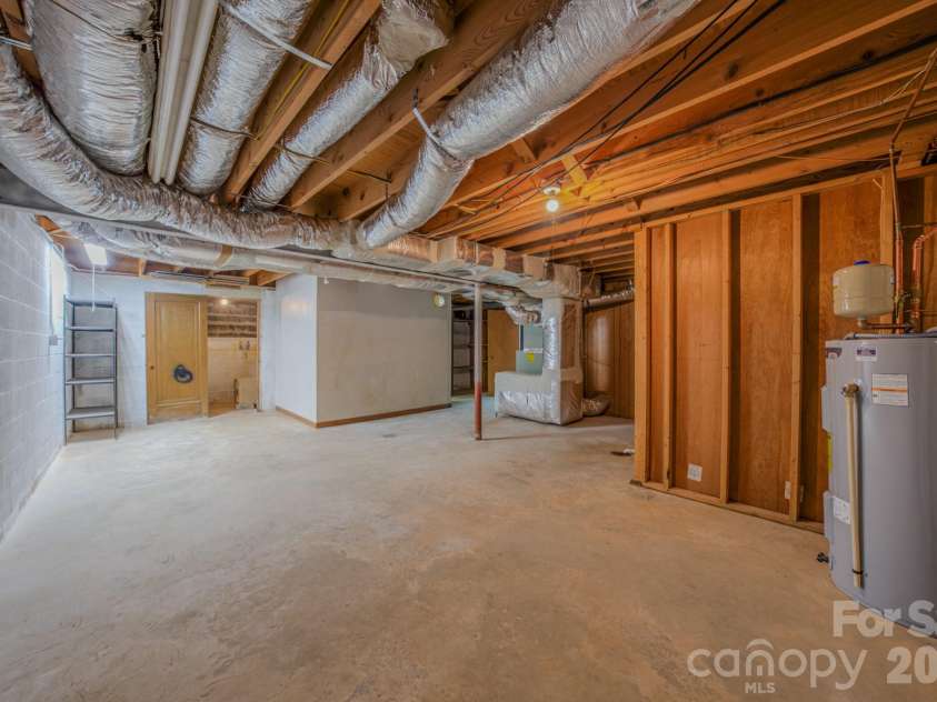 22 Tilson Trail, Asheville, NC 28805.  MLS# CAR4383997, YatesRealty ID 23680. 