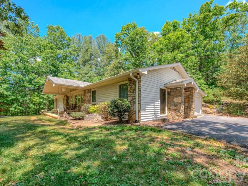 22 Tilson Trail, Asheville, NC 28805.  MLS# CAR4383997, YatesRealty ID 23680. 