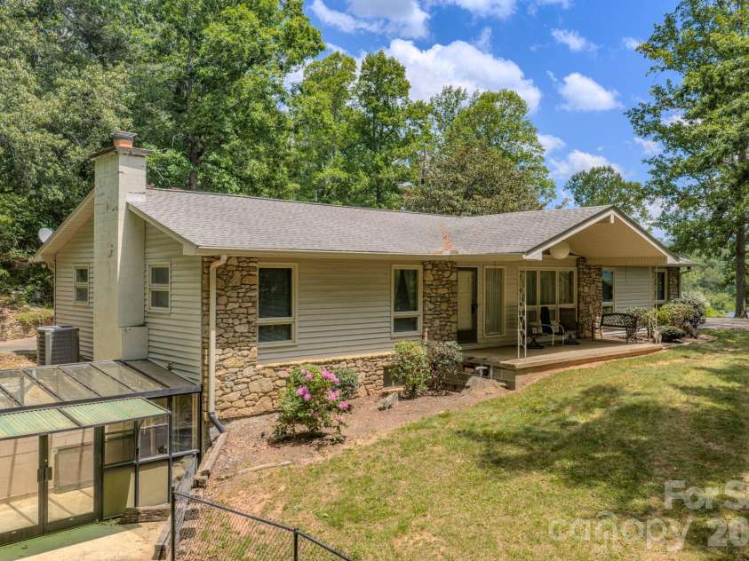 22 Tilson Trail, Asheville, NC 28805.  MLS# CAR4383997, YatesRealty ID 23680. 