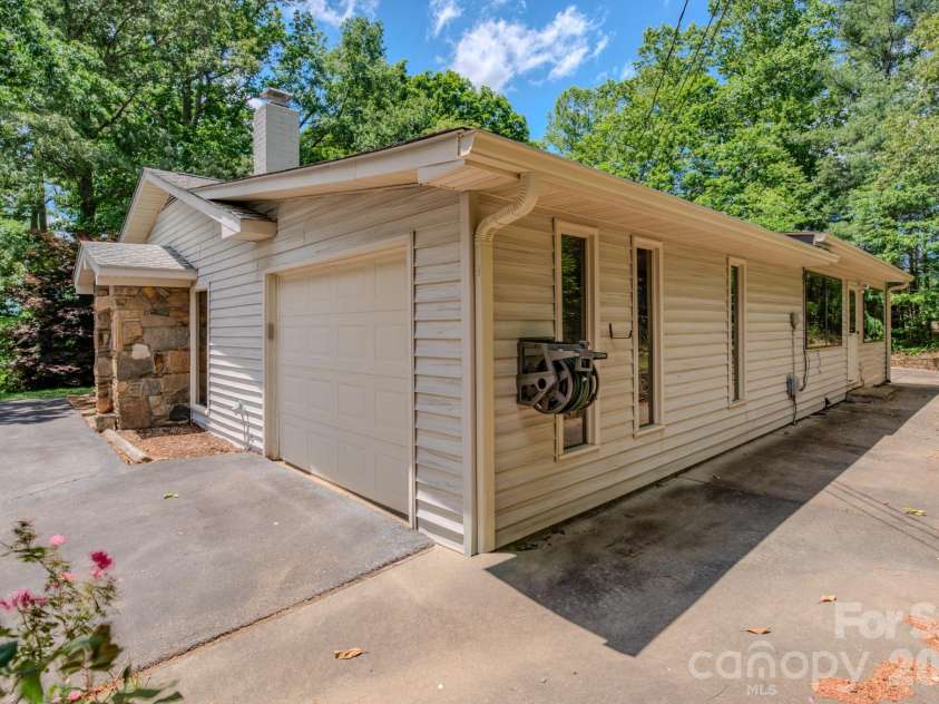22 Tilson Trail, Asheville, NC 28805.  MLS# CAR4383997, YatesRealty ID 23680. 