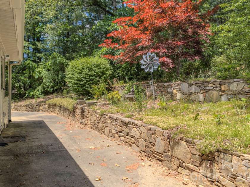 22 Tilson Trail, Asheville, NC 28805.  MLS# CAR4383997, YatesRealty ID 23680. 