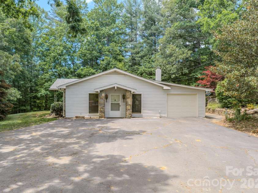 22 Tilson Trail, Asheville, NC 28805.  MLS# CAR4383997, YatesRealty ID 23680. 
