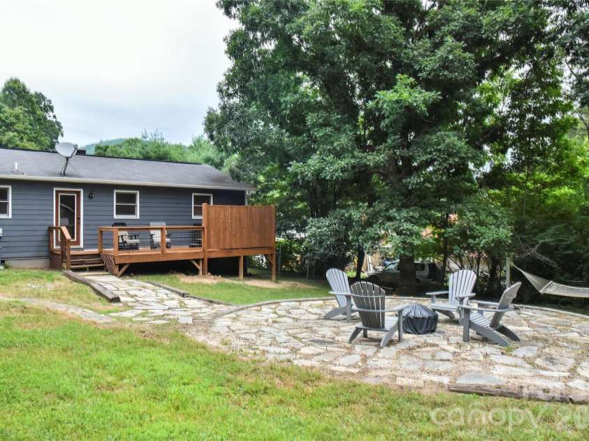 5 Keesler Street, Black Mountain, NC 28711.  MLS# CAR4330469, YatesRealty ID 23683. 