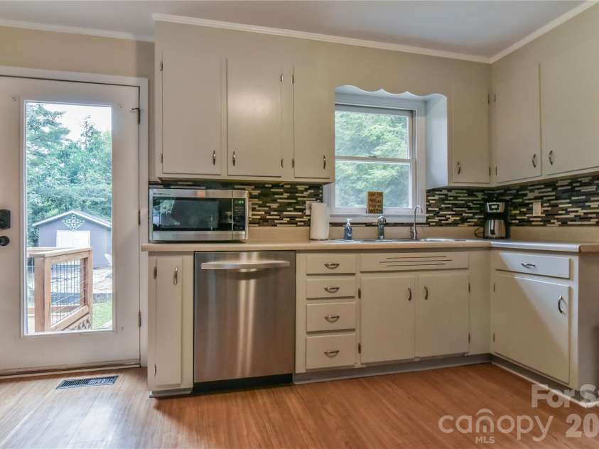 5 Keesler Street, Black Mountain, NC 28711.  MLS# CAR4330469, YatesRealty ID 23683. 
