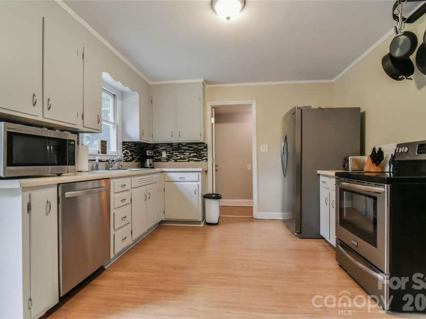 5 Keesler Street, Black Mountain, NC 28711.  MLS# CAR4330469, YatesRealty ID 23683. 