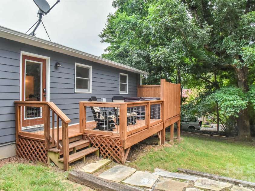 5 Keesler Street, Black Mountain, NC 28711.  MLS# CAR4330469, YatesRealty ID 23683. 