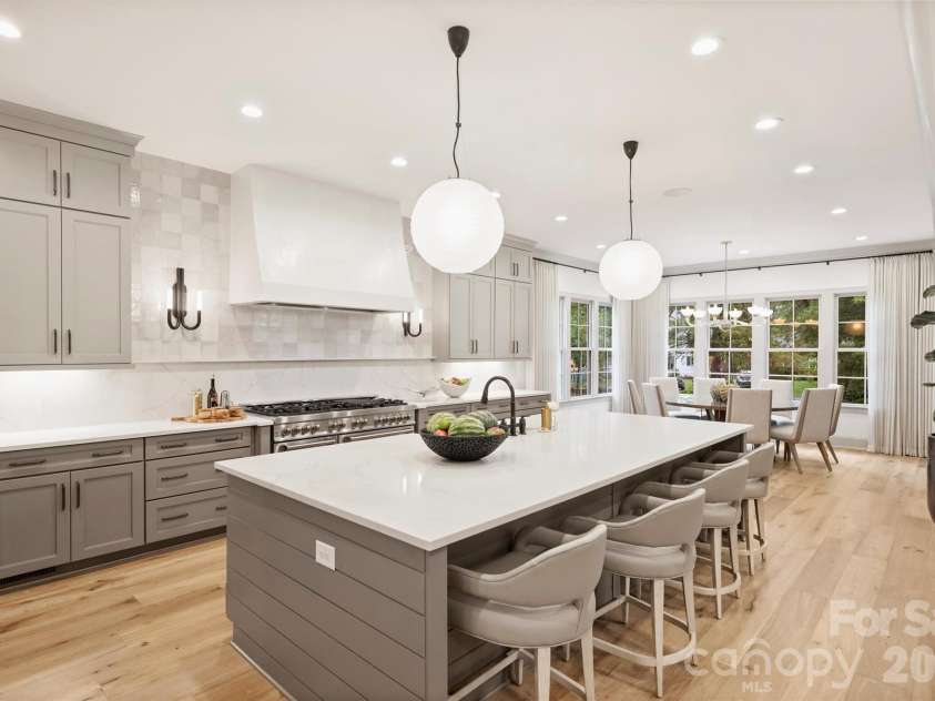 1525 Lynway Drive, Charlotte, NC 28203.  MLS# CAR4383789, YatesRealty ID 23684. 