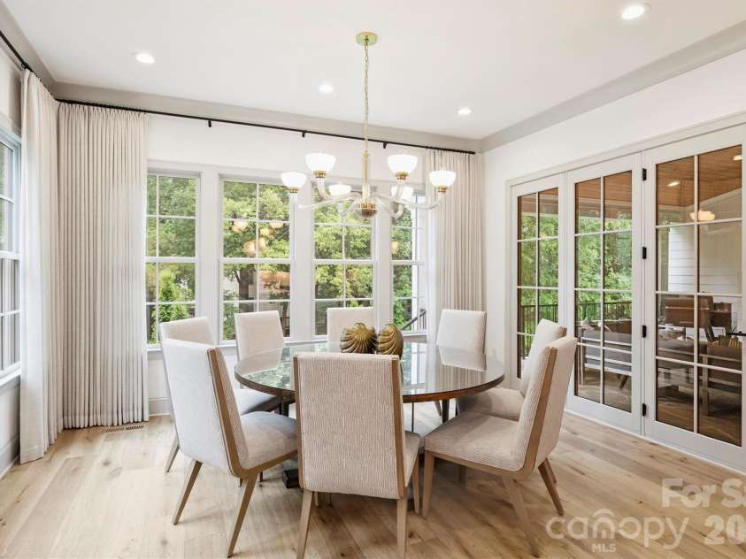 1525 Lynway Drive, Charlotte, NC 28203.  MLS# CAR4383789, YatesRealty ID 23684. 
