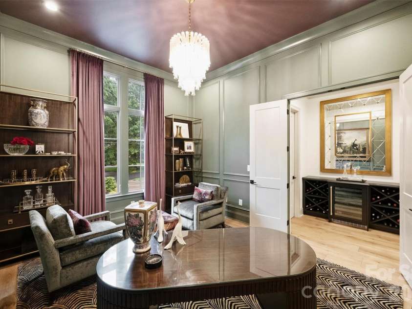 1525 Lynway Drive, Charlotte, NC 28203.  MLS# CAR4383789, YatesRealty ID 23684. 