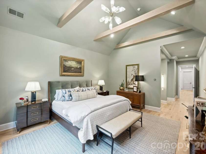 1525 Lynway Drive, Charlotte, NC 28203.  MLS# CAR4383789, YatesRealty ID 23684. 