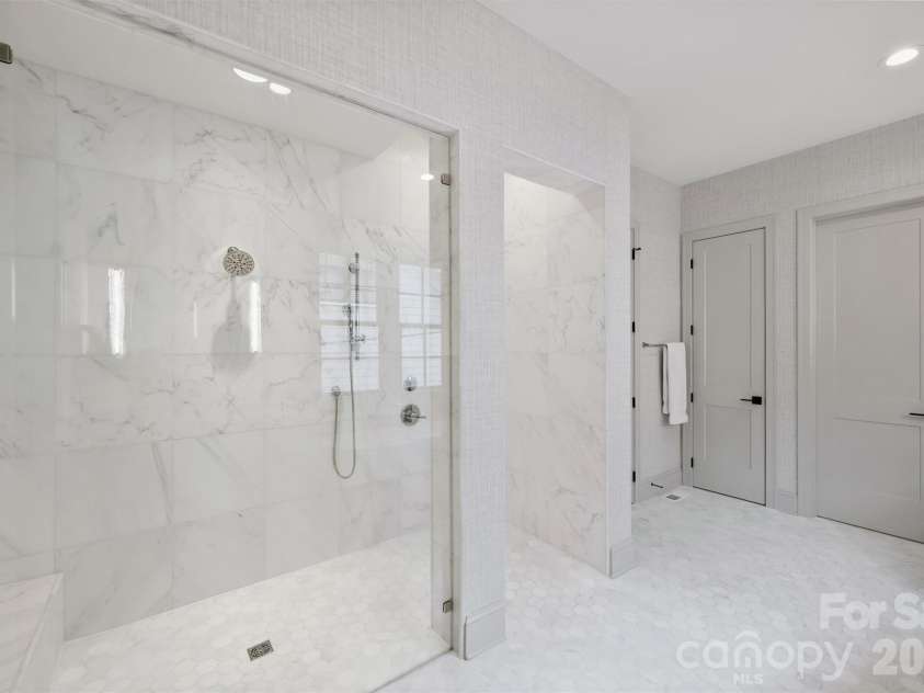 1525 Lynway Drive, Charlotte, NC 28203.  MLS# CAR4383789, YatesRealty ID 23684. 