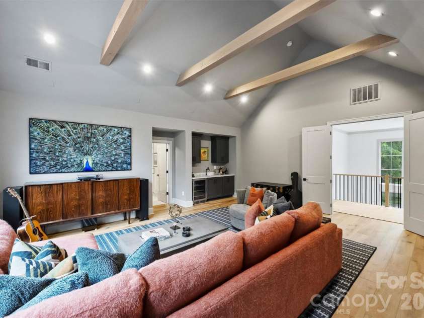 1525 Lynway Drive, Charlotte, NC 28203.  MLS# CAR4383789, YatesRealty ID 23684. 
