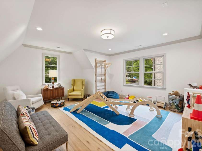 1525 Lynway Drive, Charlotte, NC 28203.  MLS# CAR4383789, YatesRealty ID 23684. 