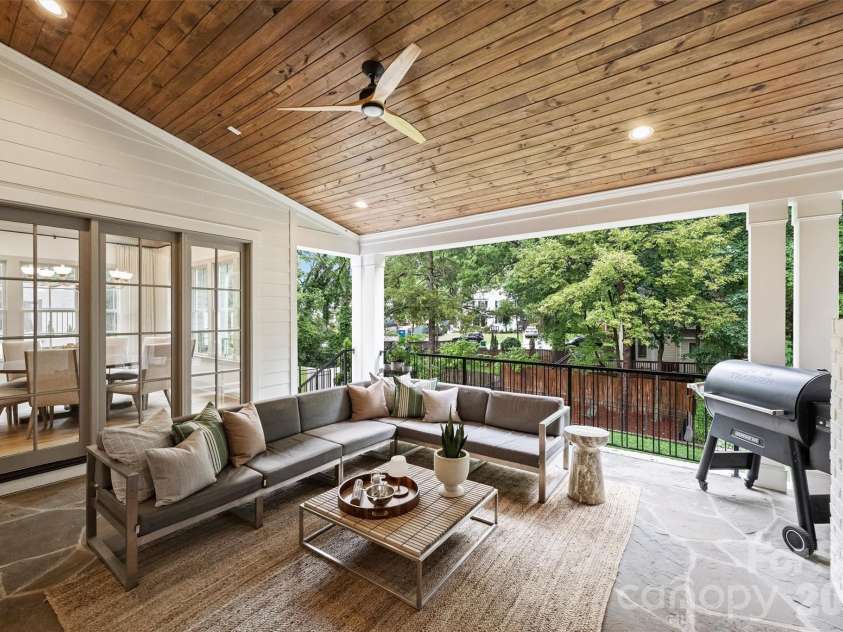 1525 Lynway Drive, Charlotte, NC 28203.  MLS# CAR4383789, YatesRealty ID 23684. 