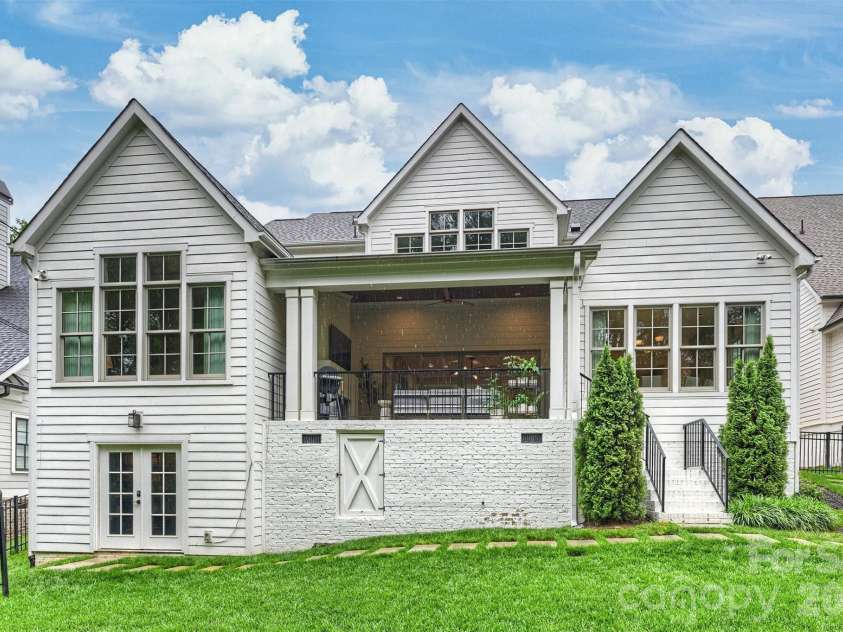 1525 Lynway Drive, Charlotte, NC 28203.  MLS# CAR4383789, YatesRealty ID 23684. 
