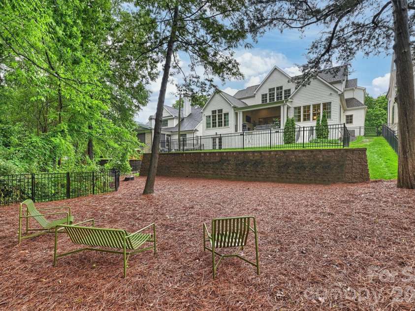 1525 Lynway Drive, Charlotte, NC 28203.  MLS# CAR4383789, YatesRealty ID 23684. 