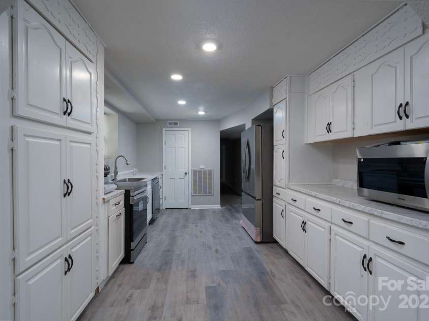 2617 Shady Lane Avenue, Concord, NC 28027.  MLS# CAR4268021, YatesRealty ID 23686. Basement Main - Kitchen