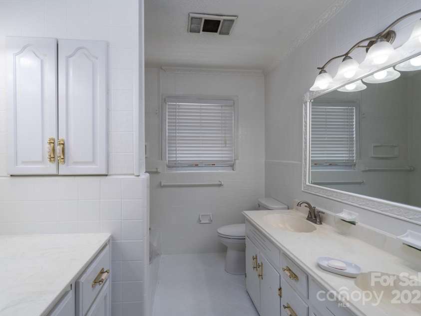 2617 Shady Lane Avenue, Concord, NC 28027.  MLS# CAR4268021, YatesRealty ID 23686. Main Floor - Bathroom 2
