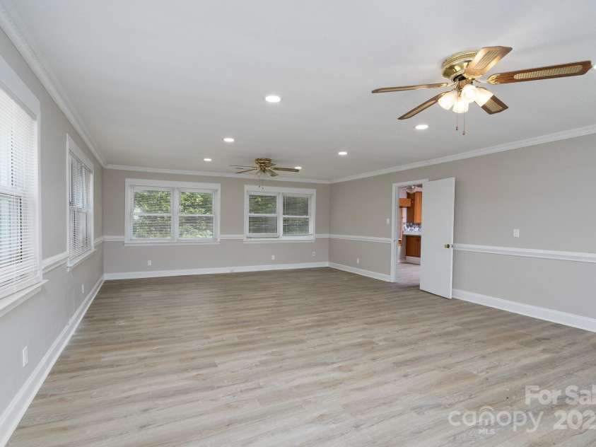 2617 Shady Lane Avenue, Concord, NC 28027.  MLS# CAR4268021, YatesRealty ID 23686. Main Floor - Bonus Room