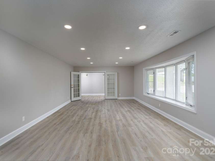 2617 Shady Lane Avenue, Concord, NC 28027.  MLS# CAR4268021, YatesRealty ID 23686. Main Floor - Family Room