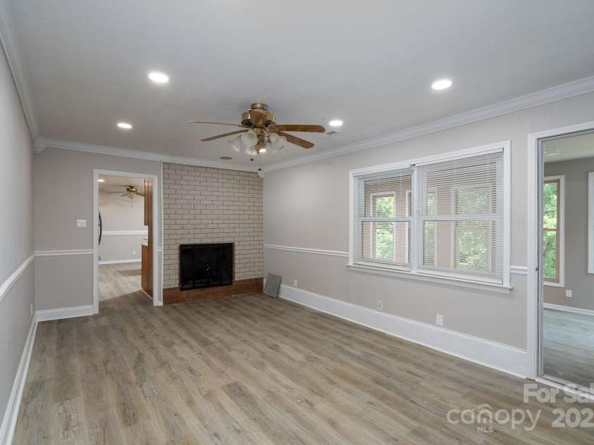2617 Shady Lane Avenue, Concord, NC 28027.  MLS# CAR4268021, YatesRealty ID 23686. Main Floor - Family Room