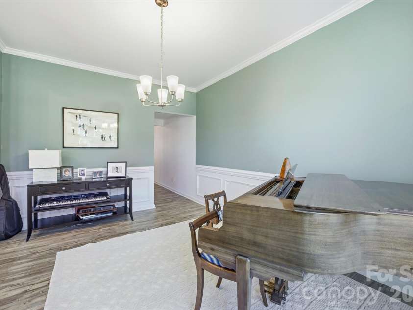8113 Cornhill Avenue, Charlotte, NC 28277.  MLS# CAR4382966, YatesRealty ID 23686. 