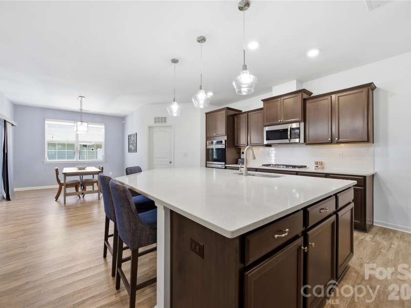 8113 Cornhill Avenue, Charlotte, NC 28277.  MLS# CAR4382966, YatesRealty ID 23686. 