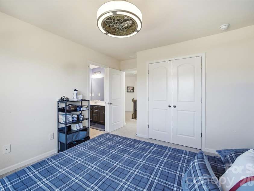 8113 Cornhill Avenue, Charlotte, NC 28277.  MLS# CAR4382966, YatesRealty ID 23686. 