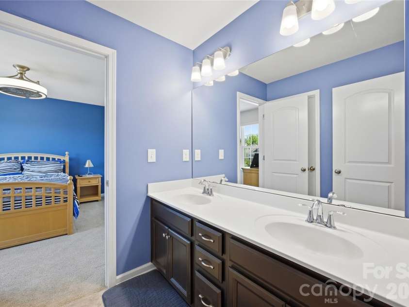 8113 Cornhill Avenue, Charlotte, NC 28277.  MLS# CAR4382966, YatesRealty ID 23686. 