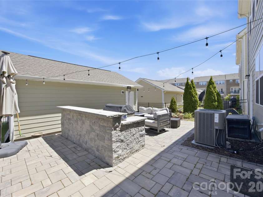 8113 Cornhill Avenue, Charlotte, NC 28277.  MLS# CAR4382966, YatesRealty ID 23686. 