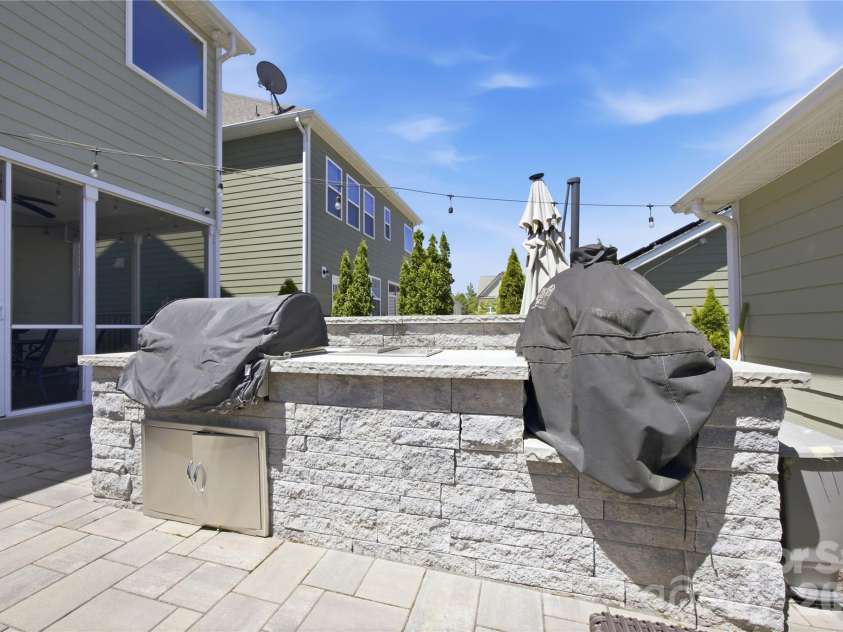 8113 Cornhill Avenue, Charlotte, NC 28277.  MLS# CAR4382966, YatesRealty ID 23686. 