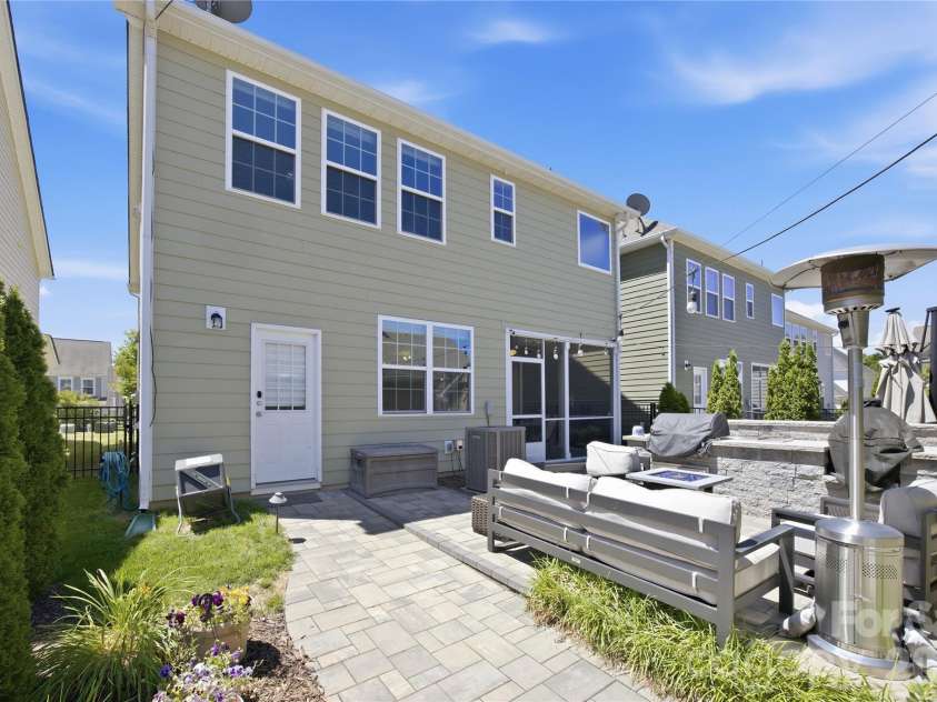 8113 Cornhill Avenue, Charlotte, NC 28277.  MLS# CAR4382966, YatesRealty ID 23686. 