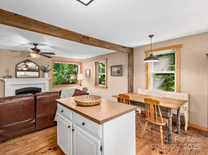 915 Tunnel Road, Asheville, NC 28805.  MLS# CAR4277136, YatesRealty ID 23687. 