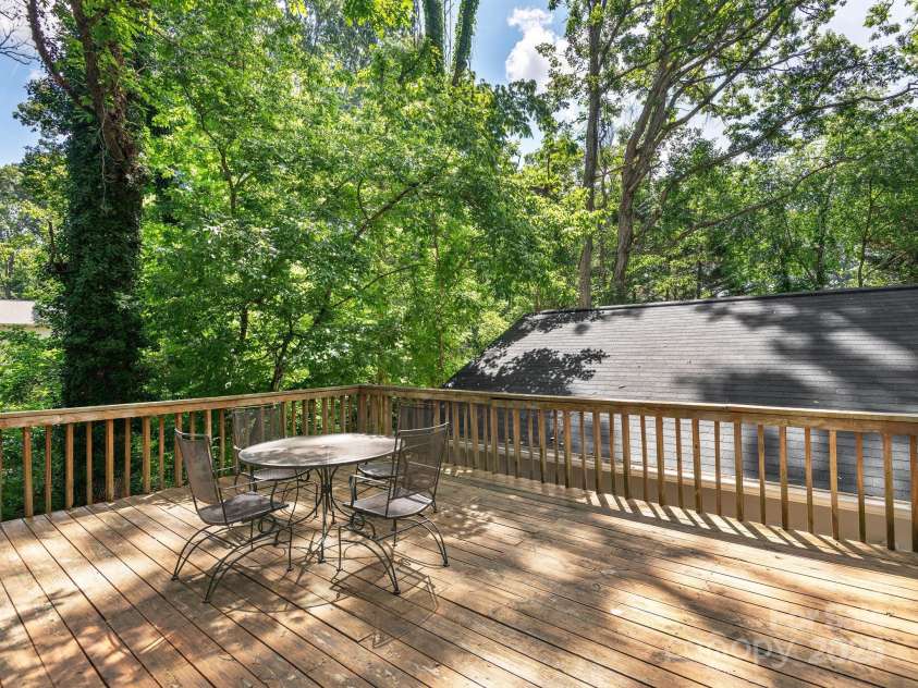 915 Tunnel Road, Asheville, NC 28805.  MLS# CAR4277136, YatesRealty ID 23687. 