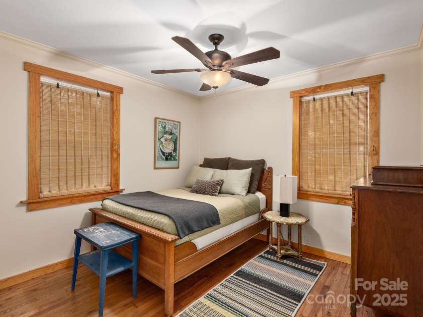 915 Tunnel Road, Asheville, NC 28805.  MLS# CAR4277136, YatesRealty ID 23687. 