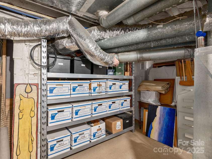 915 Tunnel Road, Asheville, NC 28805.  MLS# CAR4277136, YatesRealty ID 23687. 