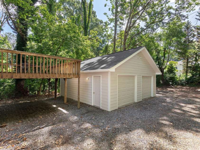 915 Tunnel Road, Asheville, NC 28805.  MLS# CAR4277136, YatesRealty ID 23687. 