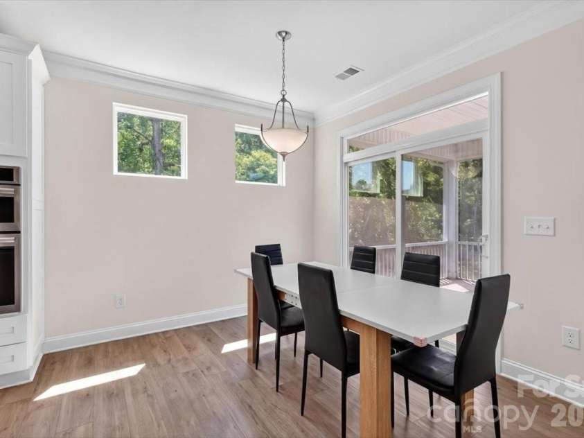 109 Heart Pine Lane, Statesville, NC 28677.  MLS# CAR4379496, YatesRealty ID 23688. Breakfast area