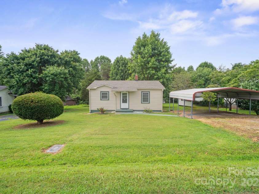 2321 Cline Street, Statesville, NC 28677.  MLS# CAR4277020, YatesRealty ID 23688. 