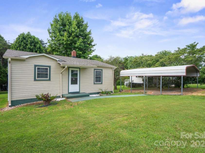 2321 Cline Street, Statesville, NC 28677.  MLS# CAR4277020, YatesRealty ID 23688. 